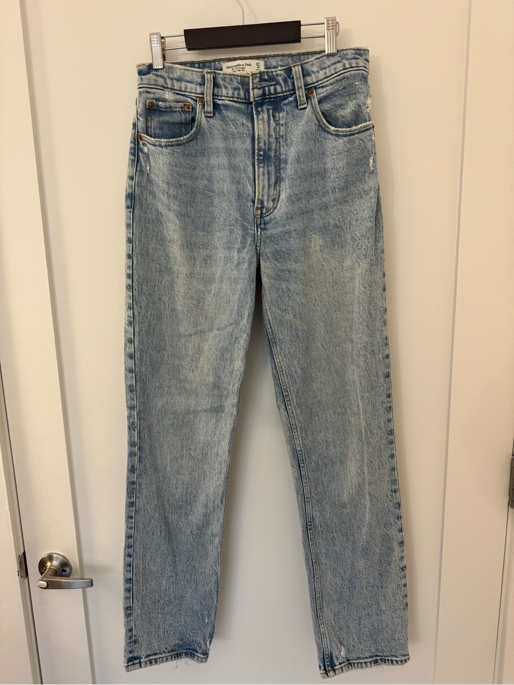 A&F 90s Straight Ultra High Rise